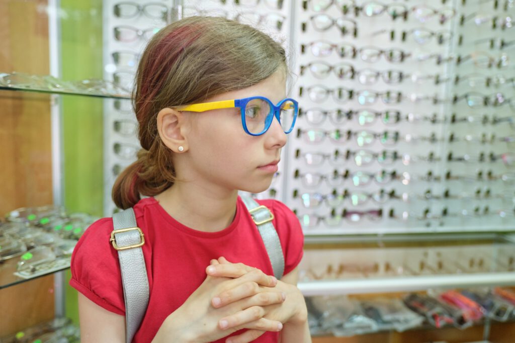 ילדים להורים המרכיבים משקפיים יצטרכו אולי משקפיים בשלב מסוים